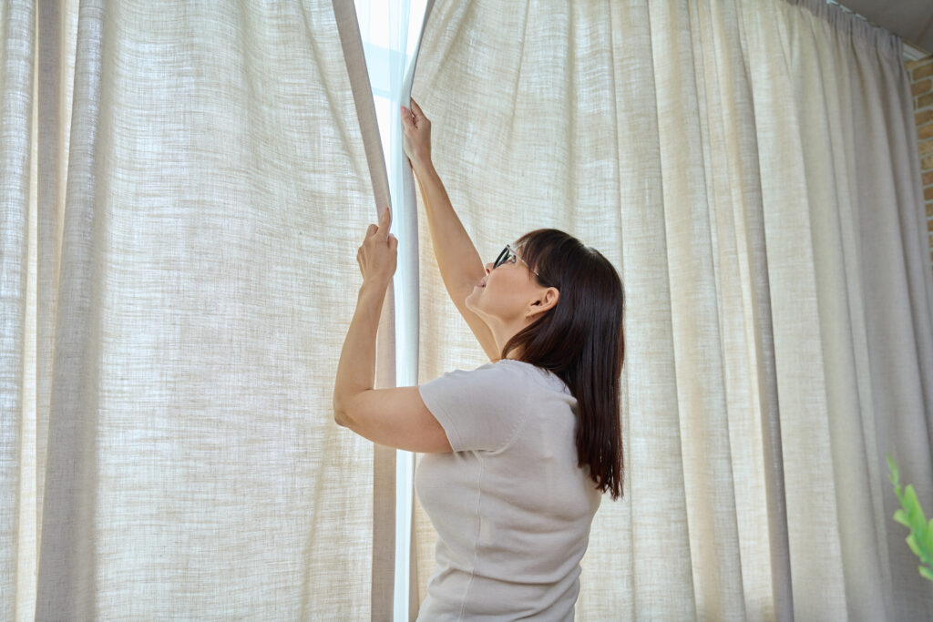 Close curtains - Air conditioner maximum efficiency